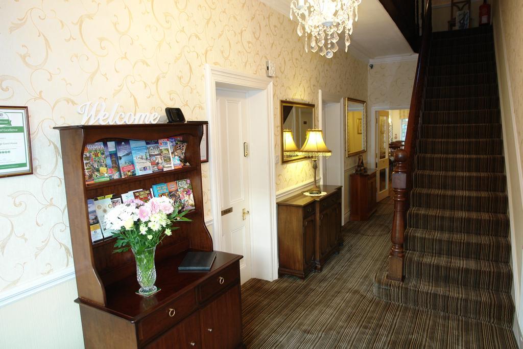 Cedar Lodge Лландидно Экстерьер фото